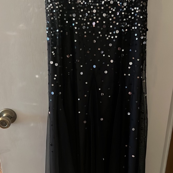Adriannna Papell Collection evening gown - Picture 2 of 11